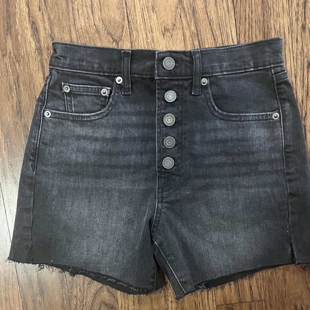 Gap washed black shorts. Size 24, 4 inch length.